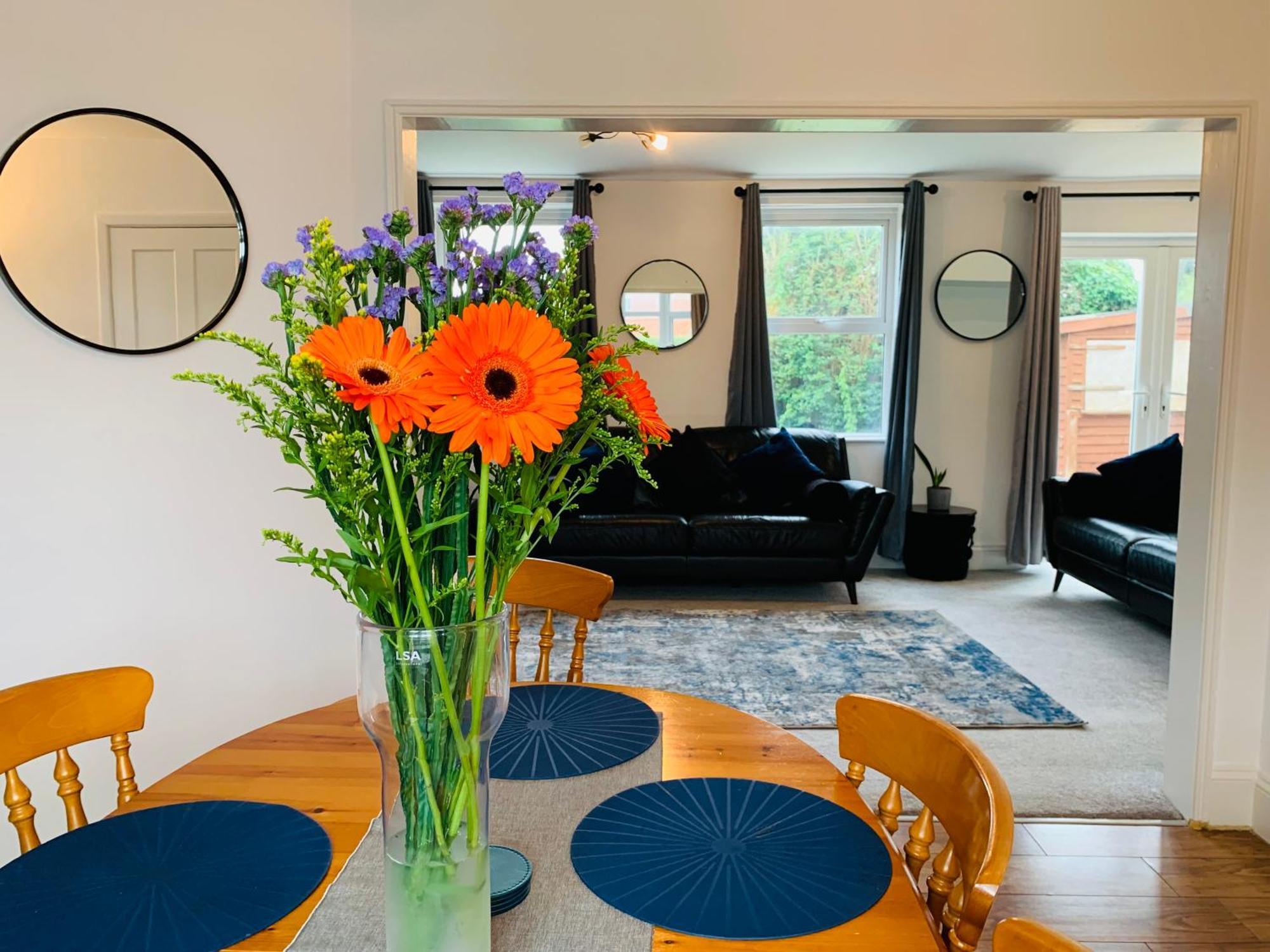 Chic 5 Bedroom House With Private Parking & Garden 布里斯托 外观 照片